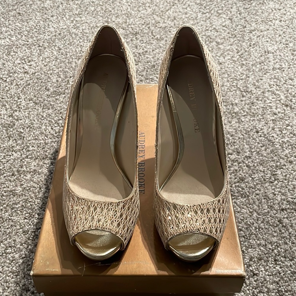 Audrey Brooke Gold Sparkle peep toe pump